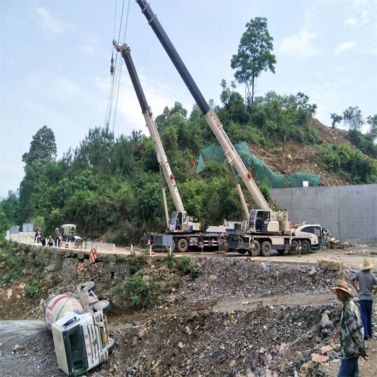 利津县汽车掉沟里叫吊车救援要多少钱