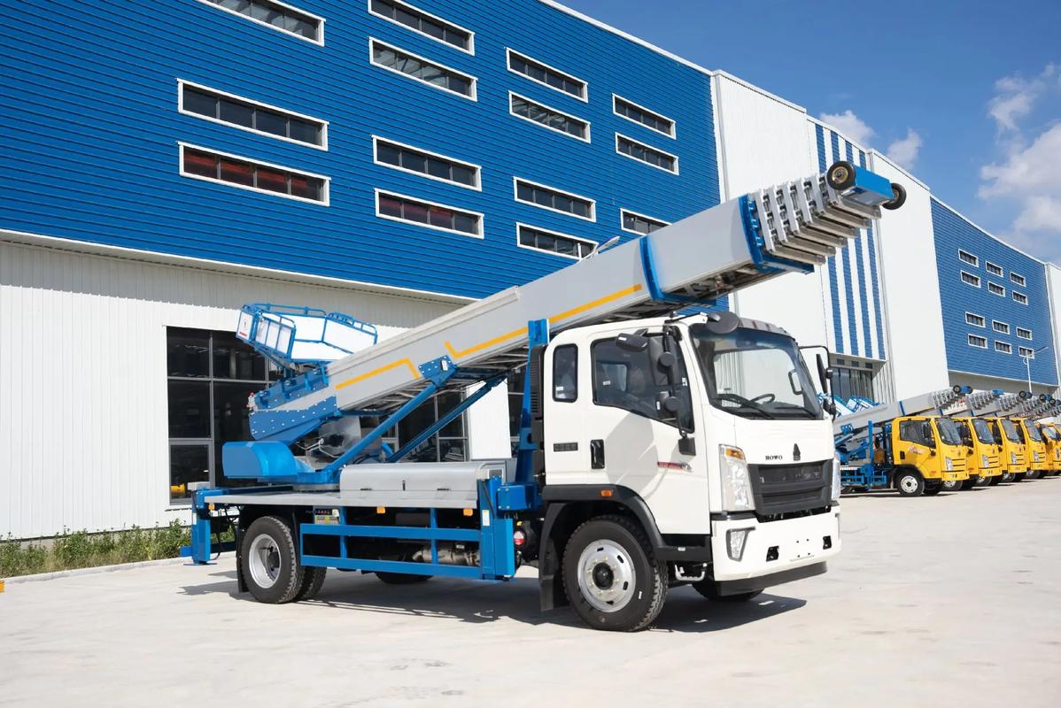 利津县出租云梯车高空作业车 建筑垃圾搬运