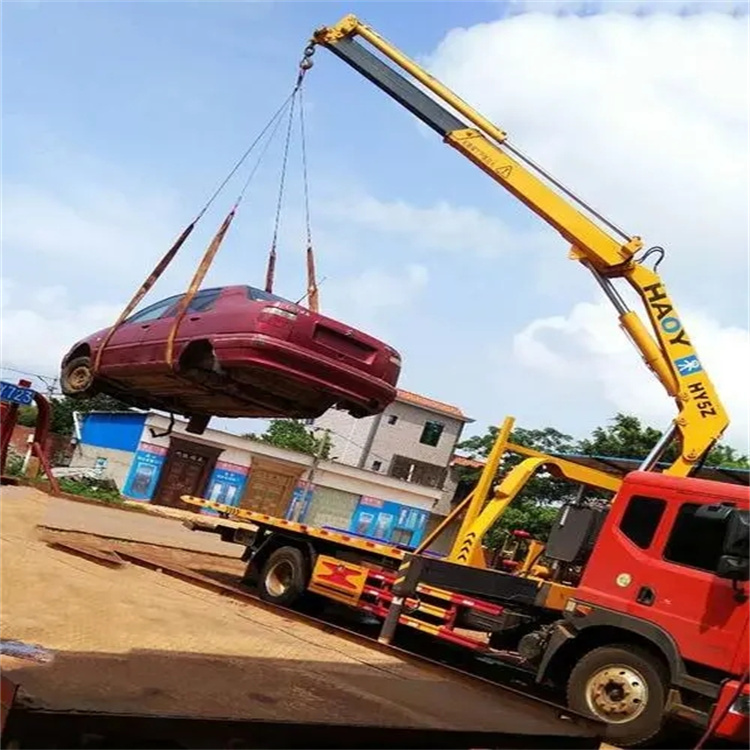 利津县吊车吊汽车的正确方法